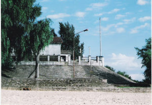 edificio de la toma de agua concepcion del uruguay