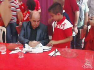 bochini-firmando-libro-nov-2016