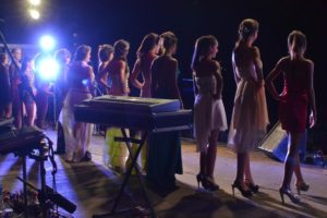 reinas de belleza de espaldas