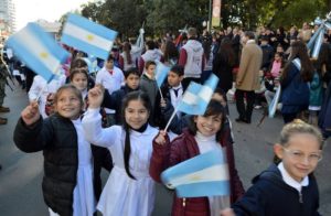 ninios con bandera argentina jul 2017