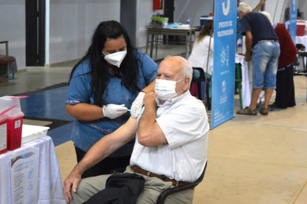 Fueron vacunadas más del 65% de las personas mayores de 60 años de ...